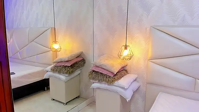 laurettedela rouse online show from 12.14.25