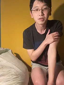 Snapshot of NerdyAsian1701 chatting on 11.05.25 NerdyAsian1701 online show from 11.05.25