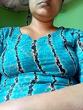 Snapshot of Tina_250 chatting on 12.23.25 Tina 250 online show from 12.23.25