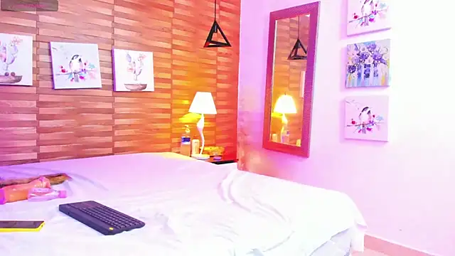 Mia Sensation  online show from 04.16.26