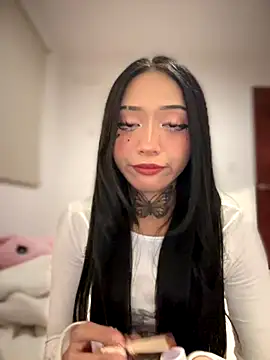 Snapshot of JIORYOvO chatting on 11.03.25 JIORYOvO online show from 11.03.25