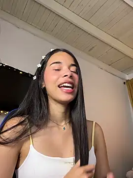 Snapshot of Milleradhara24 chatting on 11.25.25 Milleradhara24 online show from 11.25.25