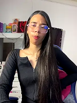 Snapshot of Milleradhara24 chatting on 11.28.25 Milleradhara24 online show from 11.28.25