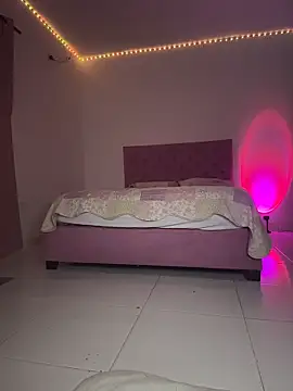 EmillieX online show from 02.10.26