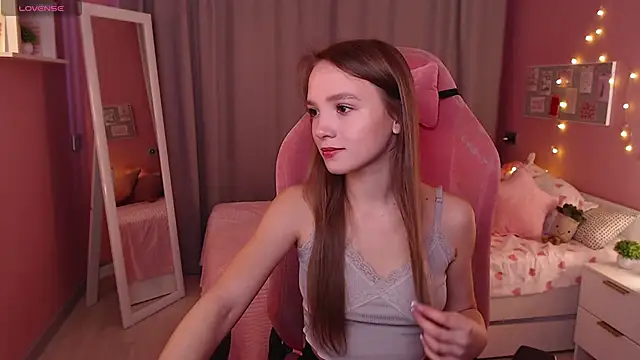 Adria Arjona online show from 11.16.25