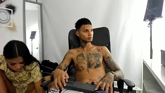 YuleimysAndAlex online show from 11.23.25