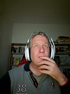 ChocolatMilka44 online show from 03.05.26