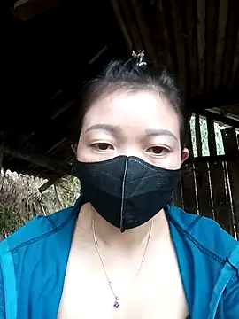 Snapshot of Mami_xxx chatting on 12.04.25 Mami xxx online show from 12.04.25