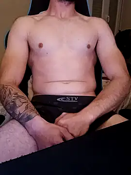 Snapshot of alberto_g93 chatting on 12.14.25 alberto g93 online show from 12.14.25