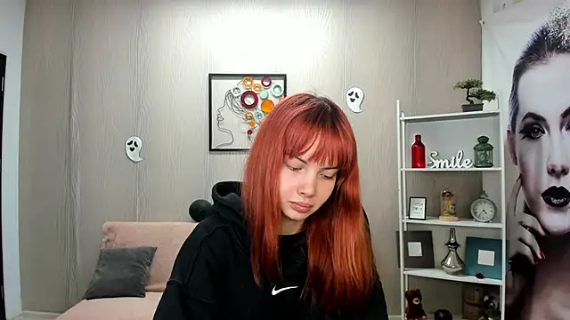 Snapshot of OlyviaBella chatting on 11.04.25 OlyviaBella online show from 11.04.25