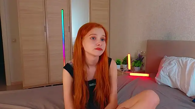 Snapshot of MarthaMack chatting on 11.28.25 MarthaMack online show from 11.28.25