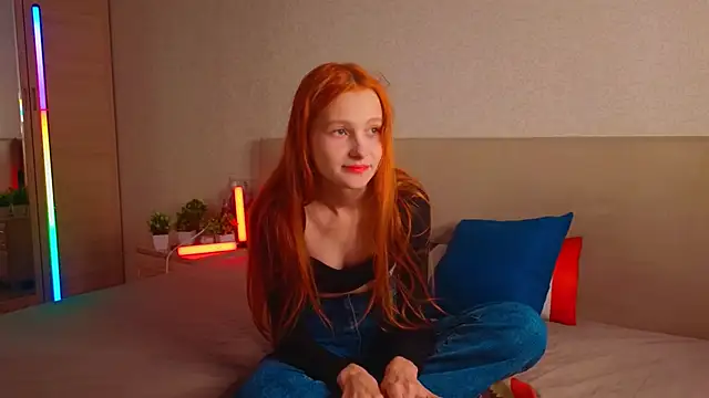 Snapshot of MarthaMack chatting on 11.30.25 MarthaMack online show from 11.30.25