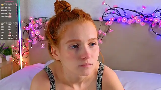 Snapshot of MarthaMack chatting on 12.16.25 MarthaMack online show from 12.16.25