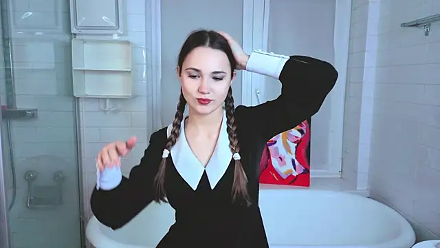 LeenaPuita online show from 11.20.25