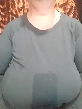 Snapshot of MyHoneyKira chatting on 11.10.25 MyHoneyKira online show from 11.10.25