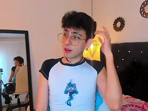 Snapshot of DeimondX chatting on 11.08.25 DeimondX online show from 11.08.25