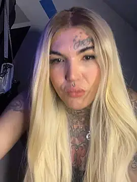 Snapshot of euscarlethotgirl chatting on 11.14.25 euscarlethotgirl online show from 11.14.25