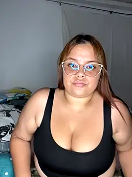 Snapshot of HannaaG chatting on 11.11.25 HannaaG online show from 11.11.25