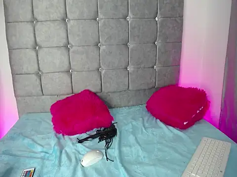 Snapshot of chayli_x chatting on 11.04.25 chayli x online show from 11.04.25