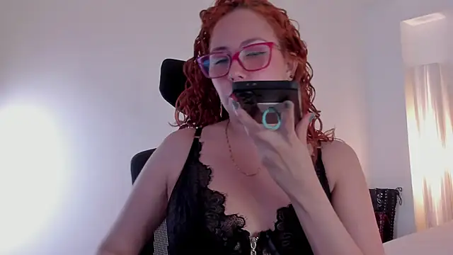 Snapshot of MistressErza chatting on 06.09.26 MistressErza online show from 06.09.26