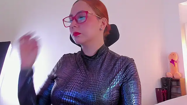 Snapshot of MistressErza chatting on 07.08.26 MistressErza online show from 07.08.26