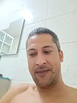 Snapshot of Arrombador20 chatting on 04.01.26 Arrombador20 online show from 04.01.26