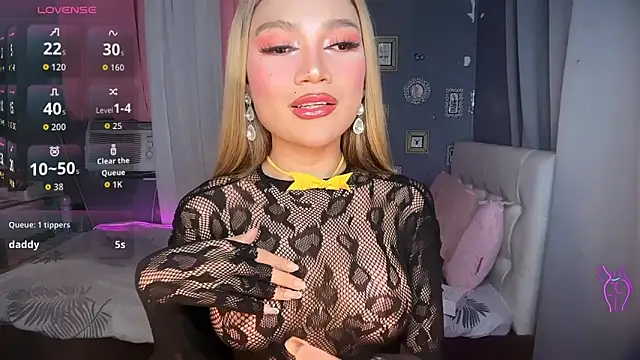 Snapshot of Tsfoxyangelx chatting on 06.17.26 Tsfoxyangelx online show from 06.17.26