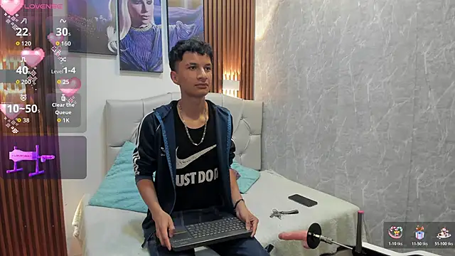 Snapshot of Elian_Julian chatting on 11.08.25 Elian Julian online show from 11.08.25