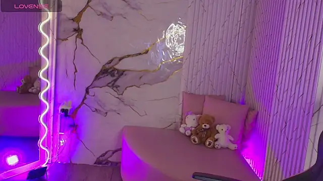 PEACHY TAY online show from 03.25.26