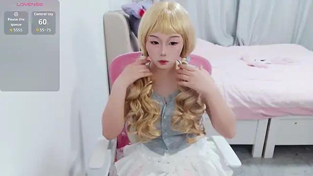 Snapshot of Flive-duo chatting on 11.05.25 Flive-duo online show from 11.05.25