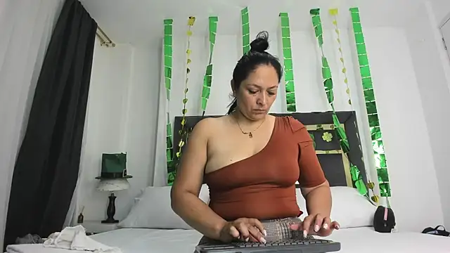 CatleyaSmith online show from 03.18.26