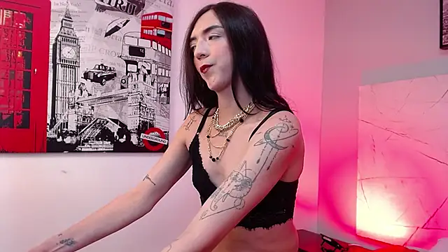 LAURALUXE online show from 11.18.25