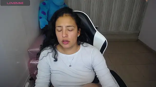 Snapshot of tamara_brown_t chatting on 12.04.25 tamara brown t online show from 12.04.25