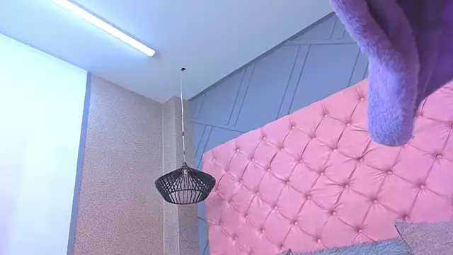 Mia Horney online show from 04.13.26