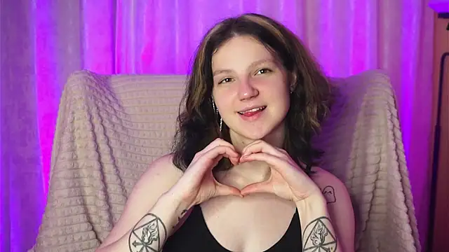 LatinaHuguenin online show from 03.18.26