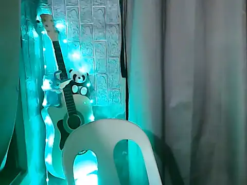 Snapshot of pinay_kim chatting on 11.10.25 pinay kim online show from 11.10.25