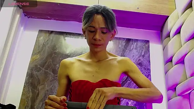 Caitlyn-Joness  online show from 11.19.25