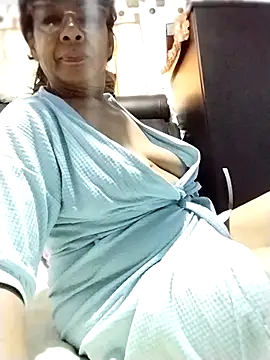 Snapshot of Marylinmiller chatting on 11.08.25 Marylinmiller online show from 11.08.25