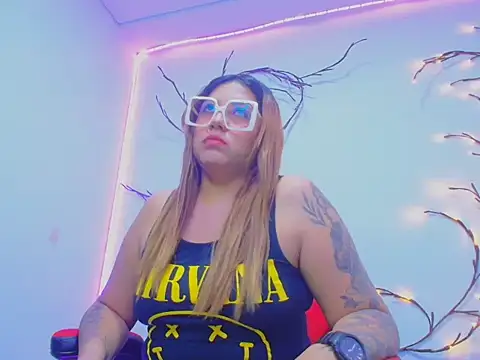 Snapshot of Isa_Boom chatting on 11.04.25 Isa Boom online show from 11.04.25