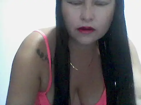 Snapshot of orianaxx01 chatting on 11.25.25 orianaxx01 online show from 11.25.25