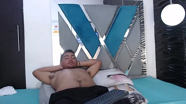 Naty And Maxx online show from 12.13.25