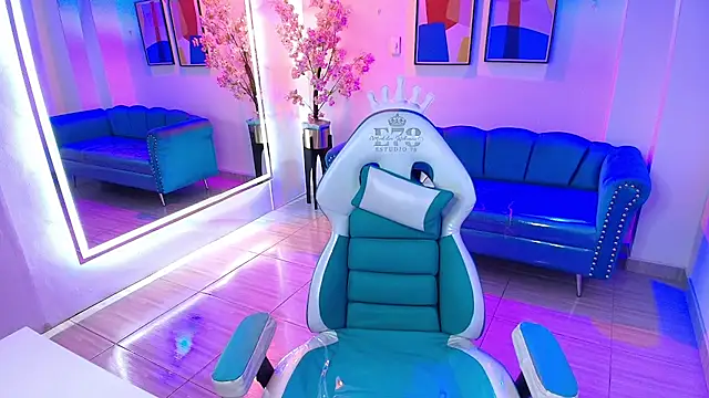 Snapshot of Alondra_gomexxx chatting on 11.08.25 Alondra gomexxx online show from 11.08.25