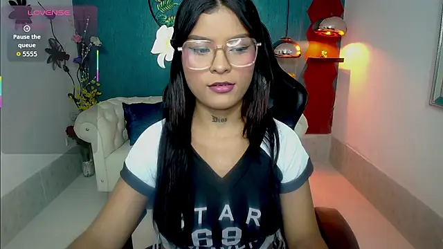 Scandarkmarie online show from 11.18.25