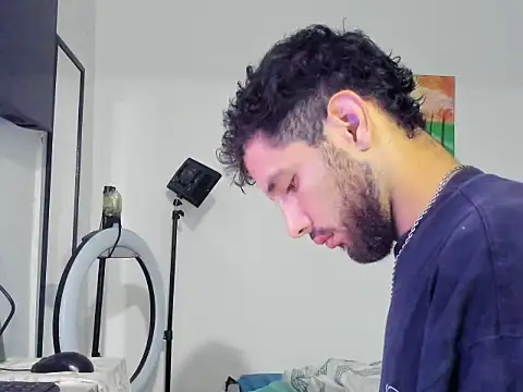 Snapshot of MoneySexMcm chatting on 11.05.25 MoneySexMcm online show from 11.05.25