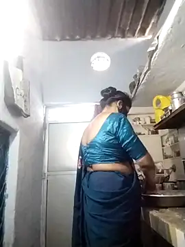 Snapshot of Hami705 chatting on 11.16.25 Hami705 online show from 11.16.25