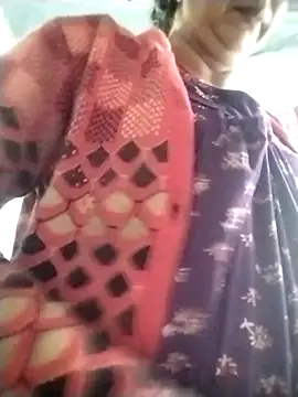 Snapshot of Hami705 chatting on 12.14.25 Hami705 online show from 12.14.25