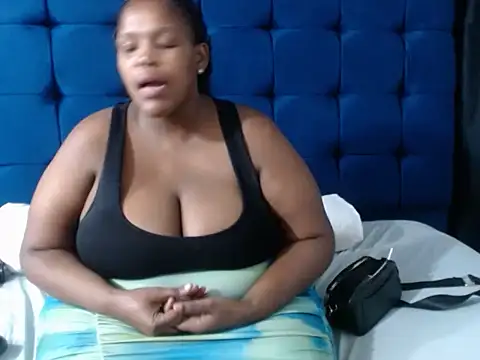 Snapshot of StunningChunky chatting on 11.08.25 StunningChunky online show from 11.08.25