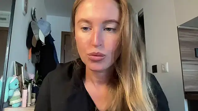 Snapshot of Ameli8 chatting on 11.06.25 Ameli8 online show from 11.06.25