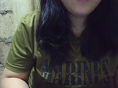 Snapshot of fluffy_raa chatting on 12.01.25 fluffy raa online show from 12.01.25