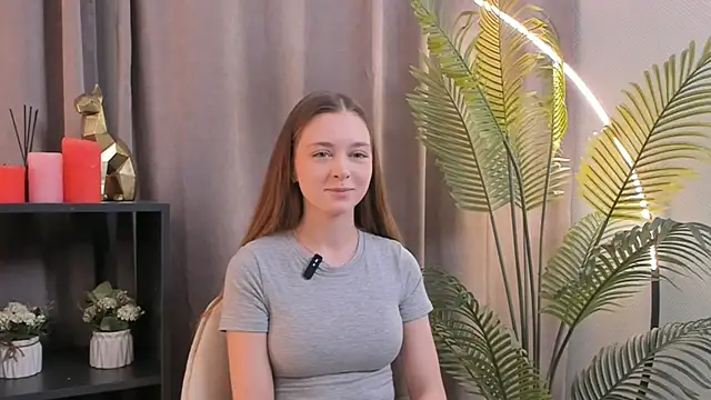 Snapshot of AnhMounkes chatting on 11.08.25 AnhMounkes online show from 11.08.25